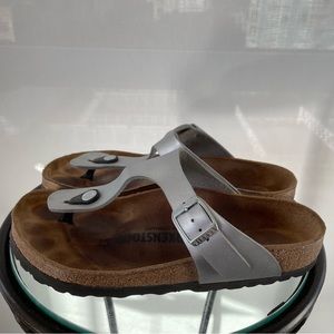 Birkenstock Gizeh silver sandal in really good used condition. Size 37 regular